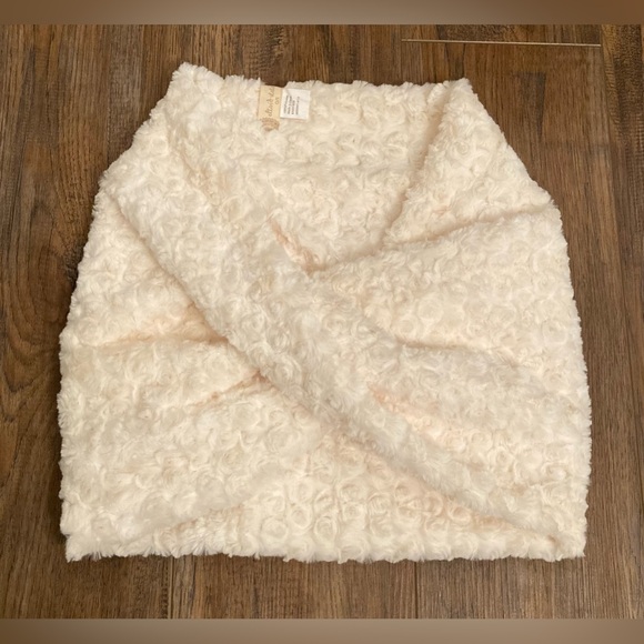 Altar’d State Infinity Scarf - Picture 1 of 4